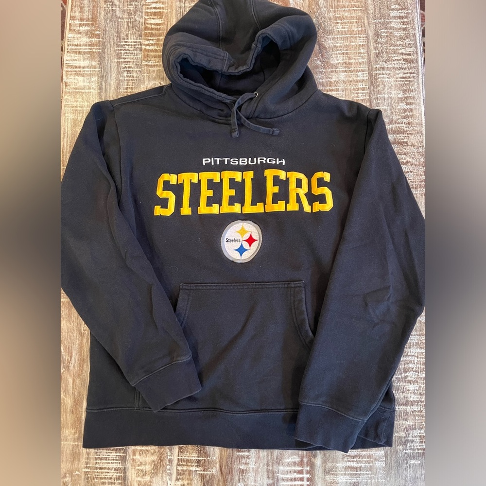 Pittsburgh Steelers black sweatshirt. Size medium
